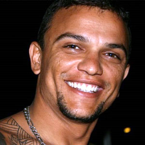 TONI, tatuador no estúdio Solemar Tattoo Studio 